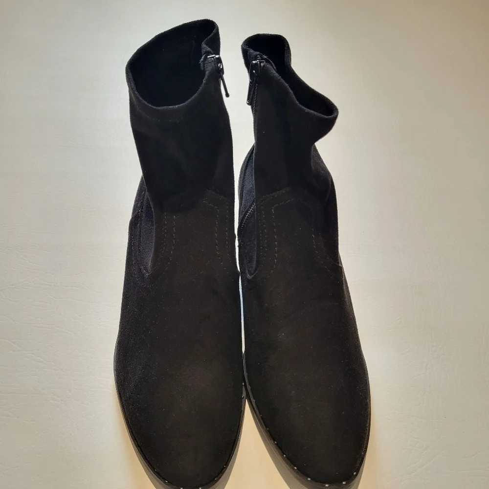 SO womens black faux suede zipper closure stacked heel ankle boots size 9 NWOB - Picture 3 of 11